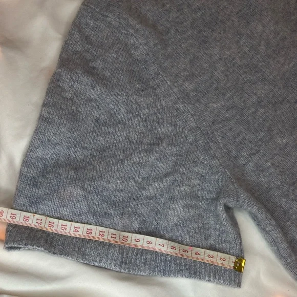 Banana Republic | 100% Cashmere | Light Gray Sweater - Picture 11 of 15